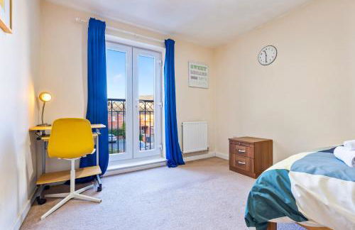 Balmoral Court -Sleeps 6 - Free Parking with Workspace - Balcony & High-Speed WiFi - Foto 8
