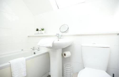 Palmers Place By N And N Stays Worker Friendly Accommodation in Bradley Stoke with private parking and fast WIFI, Long Stays Welcome - Foto 11