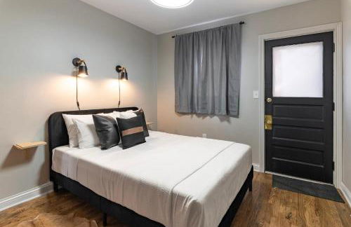 2BR Townhome with Parking - Walk to Stadiums & Downtown - Foto 9