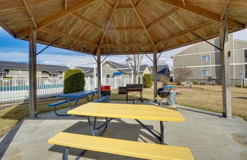 Lakefront Osage Beach Abode w/ Grill & Pool Access - Foto 24