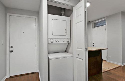 Modern & Furnished 2BR Apt with In-unit Laundry - Sunnyside 2E - Foto 16