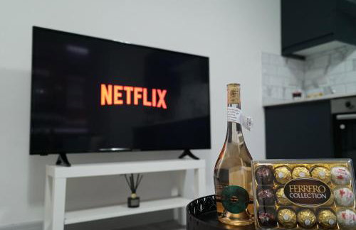 Modern 2 Bed Apartment, Desborough, Kettering, Sleeps 5, Free Parking, WIFI, Ideal for Contractors, Professionals, Families and Relocations - Photo 24