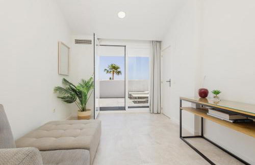 Townhouse in first line beach, Bahia de Marbella, Marbella - Photo 8