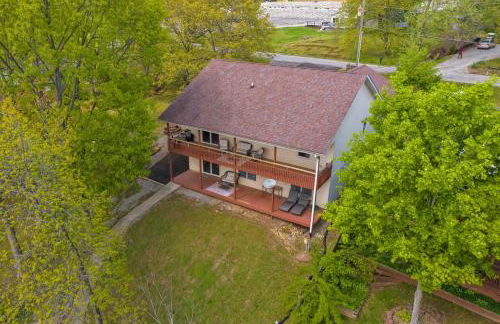 Upscale Lakefront Home w Dock & Kayaks - Photo 7