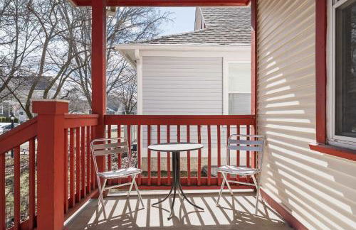 Cozy Downtown Escape Hot tub and Modern Touches - Foto 10