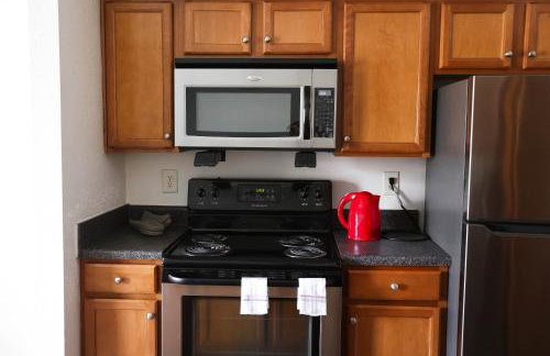 Wyndham 219 Modern 2br suite, Parking - Photo 10