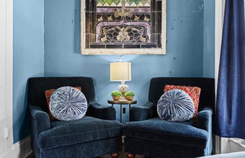 Elegant Manor w Private Yard & Modern Amenities - Foto 41