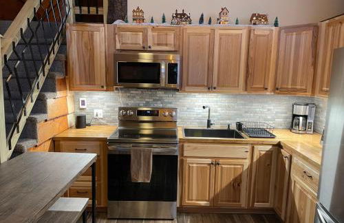 The Treehouse at 11 Gables - Center of Ludlow Village near Shopping and Restaurants - Foto 12