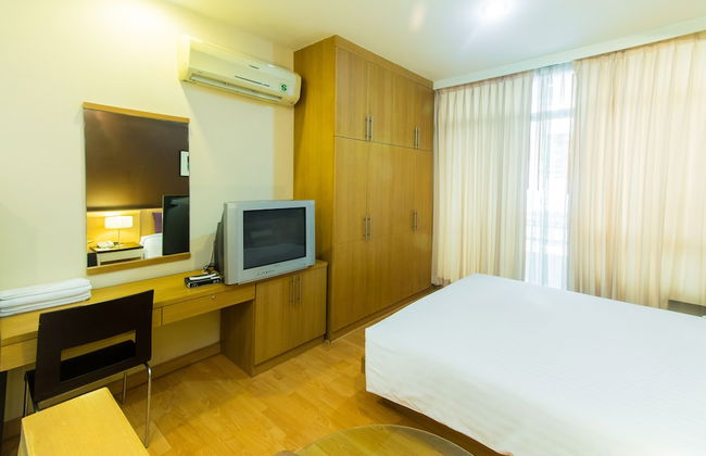 Silom convent garden - Photo 51