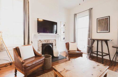 2BDR 2BATH Prime Location Walk to Forsyth Park! - Foto 1