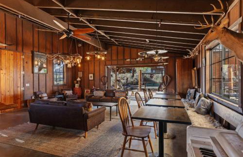 The Outlaw By The Cohost Company - Foto 67