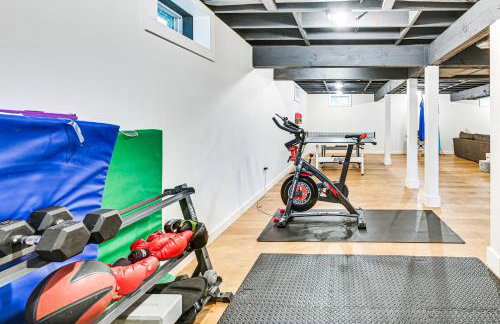 8 Mi to Tanglewood and Butternut Ski Spacious Home! - Foto 16