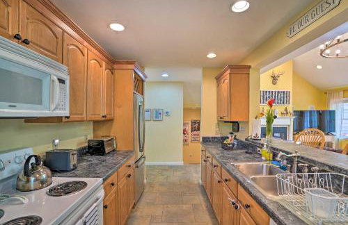 Family-Friendly Hancock Home Walk to Slopes! - Foto 7