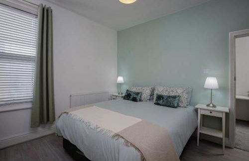 Comfy 3-Bed, Sleeps 5 & Parking - Foto 15