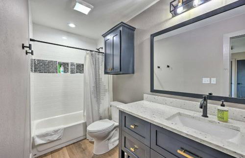 Lavish Riverfront Escape with Gas Grill! - Foto 21