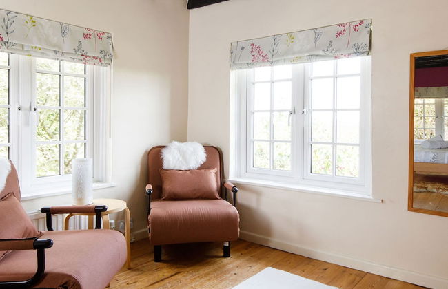 Tranquil Luxe in Country Cottage - Photo 28