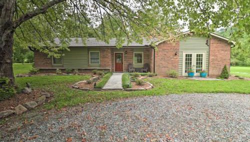 Hendersonville Home with Fire Pit 5 Mi to Downtown! - Foto 3