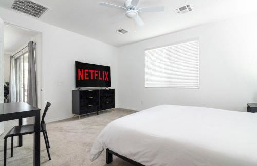 Stylish & Bright Gem ~ King/Queen Beds ~ Backyard! - Foto 15