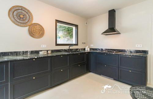 Villa Caliza in Cunit with Private Pool and large garden - air conditioning in bedroom - Photo 14