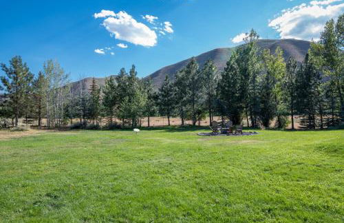 Bear Lodge with private Pool, Hottub, and Sauna! - Photo 36