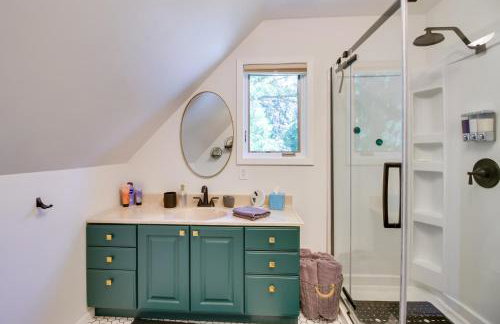 Lakefront Sunburg Vacation Rental with Boat Dock! - Foto 25