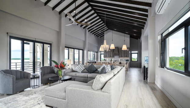 NEW 3 Story 4-bed Waterfront Villa w Sunset Views - Foto 3, Habitación