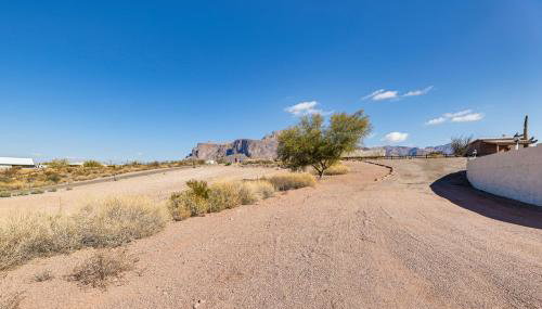 Cozy Couples Retreat with Views in Apache Junction - Foto 3