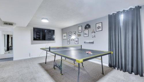 4BD Near DT | Hot Tub, Pingpong & Backyard Fun - Foto 3, Game Room