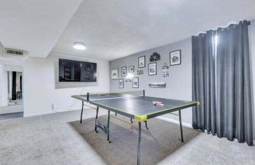 4BD Near DT | Hot Tub, Pingpong & Backyard Fun - Foto 3