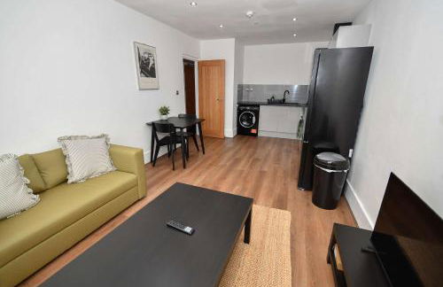 Modern 1 Bedroom Apartment in Morley with Parking - Foto 19