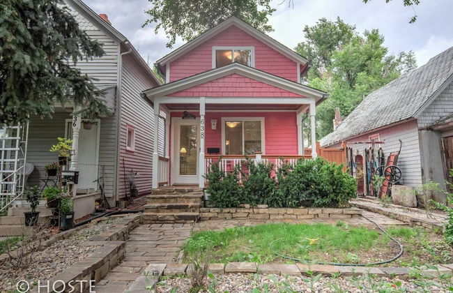 Perfect Cottage Downtown Great Patio! - Photo 1