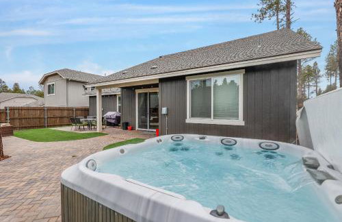 Windtree Retreat Hot Tub Pet-Friendly Fire Pit Near Downtown - Foto 1