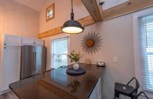 Large-group Retreat w/Loft Space Near Beach - Foto 32