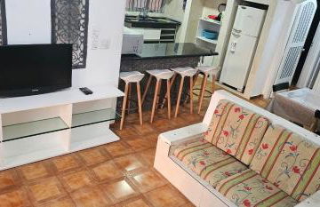 Casa Maravilhosa, Pé na Areia com Piscina, Área Gourmet com Churrasqueira em Deck Coberto Frente a Piscina, Mesa de Bilhar, 4 Quartos Confortáveis, Sendo 2 Suítes, Cozinha Americana e Sala de Jantar, Ampla Garagem para 6 Carros - Mercado na rua da Casa - Photo 19