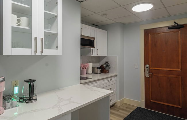 Solara Hotel room with Pool-Hot tub-Gym - Photo 5