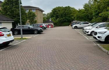 Modern Beautiful Gated Two Bed Apartment - Foto 30