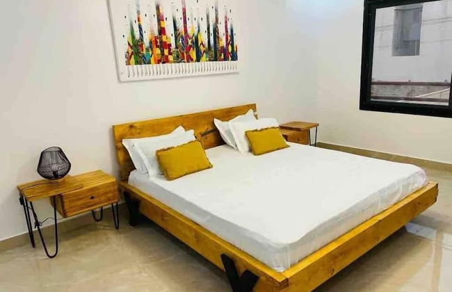 Room in Apartment - Large Bedroom With Small Work Area - Photo 1