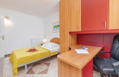 5 Bedroom Beautiful Home In Labin - Photo 54