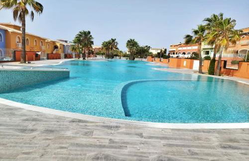 Zonnig appartement met zwembad - Foto 17