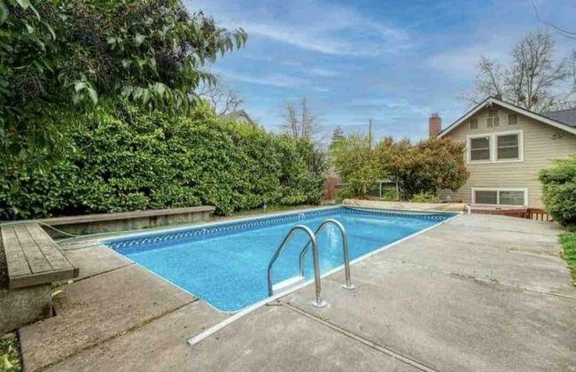 Medford Home and 2 Condos With Pool and Hot tub - Foto 25