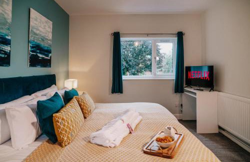 Spacious 4-bed Ample Parking Fast WiFi Contractor Family Friendly - Photo 2