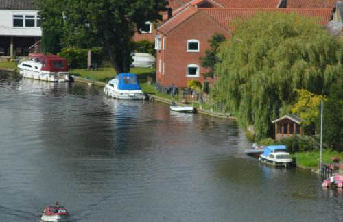 Riverside House - Photo 16