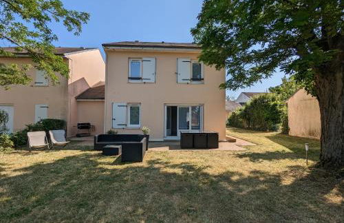 Gîte 10 pers. avec jardin à 200m des commerces, proche Loire et forêt d'Orléans - FR-1-590-281 - Photo 1