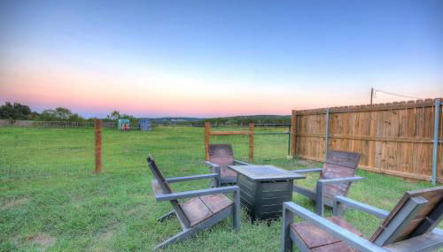 NEW Oak Lodge at Little Ranches 5 min to Square - Foto 2