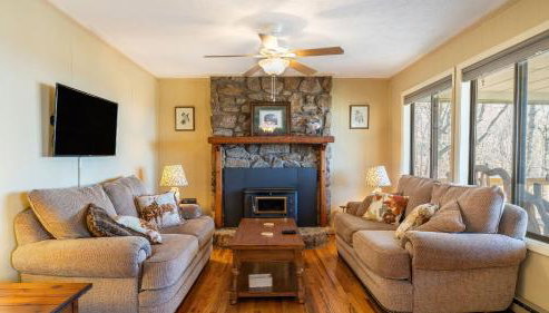 Deck w/ Forest Views, Ping Pong Blue Ridge Mtn Escape Ash Vale by Avantstay - Foto 5, Other