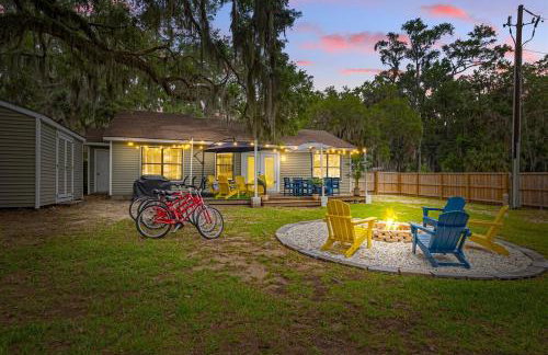 Gritz & Giggles, Where Southern Charm Meets Belly Laughs - Foto 16