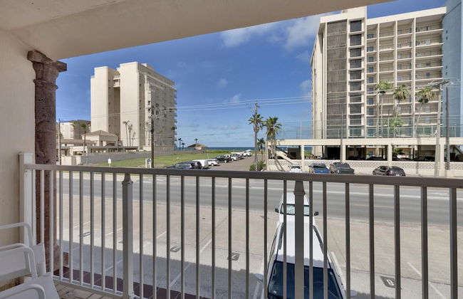 2-story Condo Next to Beach w/ Ocean Views! - Foto 25