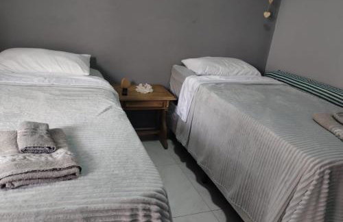 Casa do Rosa - Piscina Aquecida - Churrasqueira - 8 pessoas - SJBV - Foto 14