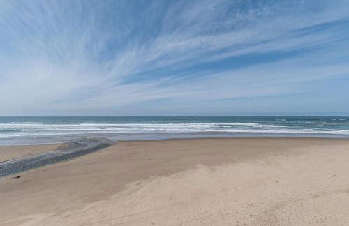 Oceanfront Suite - Top Floor - Sleeps 4 - Pool and Sauna - Foto 41