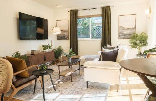 Serene Escape 2BD Private Patio & Firepit near Stanford - Foto 16